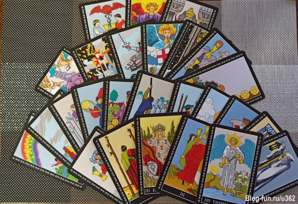 Ваш мужчина. Мысли, чувства,действия. Гадание онлайн таро

Чувства мужчины к вам

Мужчина здесь влюблен в вас, питает к вам самые нежные, романтические чувства, ему очень хорошо с вами, причем ваше общение тоже играет не последнюю роль, это духовная близость между вами. Ему очень приятно находится рядом с вами, общаться, наблюдать за вами со стороны, он просто получает наслаждение от одного вашего взгляда. Хочет встречи с вами. Все бы хорошо, но карта влюбленные говорит ещё о каком то выборе перед которым стоит ваш мужчина. Также мужчина придерживаться традиций, принципов и моральных устоев.

Давайте посмотрим мысли мужчины

Здесь у него просто буря эмоций, настроен он совсем не романтично, хочет прояснить для себя ситуацию, отношения с вами, хочет в чем то разобраться. Возможно вы находитесь в ссоре, или есть кто то лишний, или вы его к себе не подпускаете, может обидел он вас чем то, либо вы недавно познакомились и у вас ещё не было ничего кроме дружеского общения. Здесь смотрите какая ситуация именно у вас, потому что мужчина здесь просто лютует, и хочет с вами все выяснить. Если у вас все хорошо, то расклад вам не подходит, это не ваша история, посмотрите другой)

Сейчас расскажу все по порядку.

По колесу фортуны хочет все изменить, его не устраивает нынешнее положение вещей, хочет все разрушить, рыцарь мечей говорит о том, что мчится к вам с разбором полетов, хочет поставить все точки над и. Разрушить старый формат отношений, и сразу же перейти на новый уровень с вами, трансформация отношений. У него слишком много планов на вас, фантазий, грез, его очень огорчает, что это всего лишь его мечты, то что отношения стоят на месте и не развиваются, он строит только воздушные замки, в реальности ничего не происходит, возможно вы от него закрываетесь, не готовы к дальнейшему развитию. Он вами просто одержим, не может без вас, не спит по ночам, только и мечтает о вас. Поэтому он будет с вами о чем то договариваться, о дальнейшем развитии. Он кстати готов к переменам, готов работать над вашими отношениями, лишь бы вы были вместе.

Действия мужчины

Действовать будет скажу сразу. Он настолько устал от сложившейся ситуации, ему плохо, больно не может он так больше. Измотал себя грустными мыслями, устал держать баланс, думать о том как поступить так или эдак. Будет вас завоёвывать по настоящему, вы для него та самая настоящая, прекрасная женщина, он готов сделать для вас многое, и сделает. Хочет чтобы вы тоже видели в нем своего героя победителя, и испытывали к нему чувства и эмоции, те которые он испытывает к вам. Вы его счастливый шанс который послала ему судьба, любит он вас сильно. Если он сидел в отшельниках, и ничего не делал, то всё он вышел с этого состояния. Здесь активные действия!

Как будут развиваться дальше ваши отношения

Вы для него императрица, ещё раз подчёркиваю вашу значимость в его жизни, красивая,прекрасная, женщина мечта. Хочет с вами создание семьи, возможно сделает вам предложение, если вы согласны, то у вас будет всё просто великолепно, здесь всё будет зависеть от вас, от вашего решения, нужен вам этот человек или нет. Счастья, радость, процветание, возможно здесь у некоторых проиграется зачатие ребенка. Все будет развиваться очень хорошо и умеренно так как должно быть, все будет идти своим чередом. Я здесь вижу создание семьи, серьезные отношения любовь и гармонию.